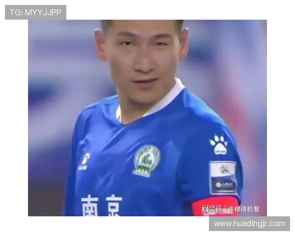 女足英联杯中发生暴力冲突，一名球员抓住对手脖子将其摔倒