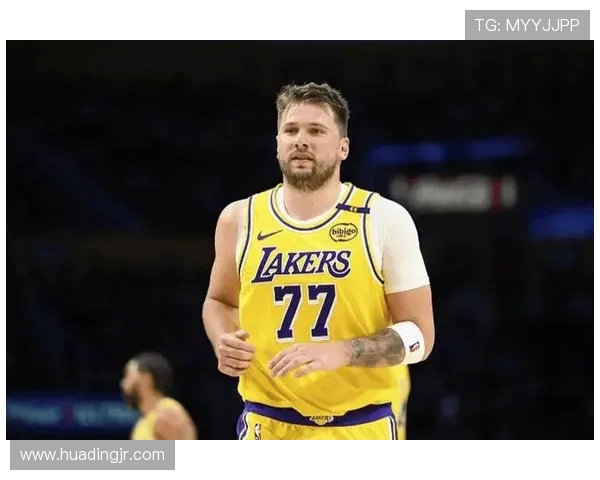 原创秀恩爱！东契奇调侃小里故意罚丢球是为了保护他的自信，他表示要当面感谢